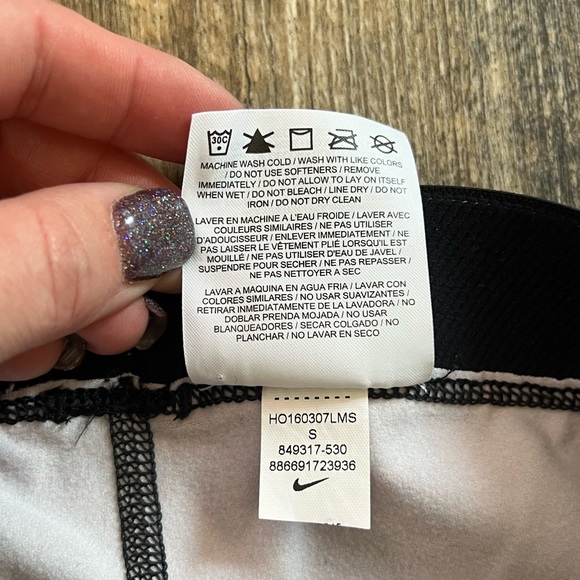 Nike- dri-fit printed leggings - small - Picture 3 of 5